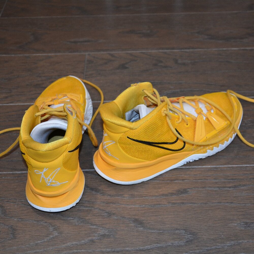 Nike Kyrie 7 Basketball Shoes size 8